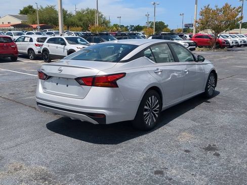 Used 2025 Nissan Altima 2.5 SV FWD image 6