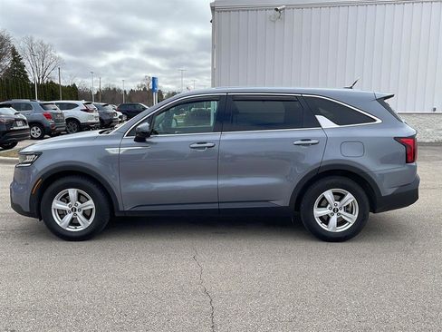 Used 2021 Kia Sorento LX image 11