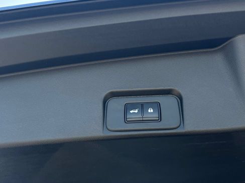 Used 2025 Nissan Rogue SV FWD image 23