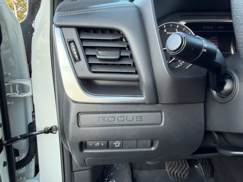 Used 2024 Nissan Rogue S AWD/4WD image 20