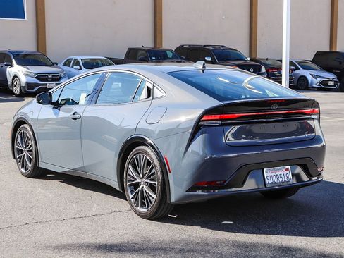 Used 2025 Toyota Prius XLE image 10