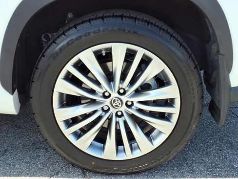 Used 2023 Toyota Highlander Platinum FWD image 8