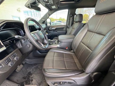 Used 2024 Chevrolet Silverado 1500 High Country w/ High Country Premium Package AWD/4WD image 12