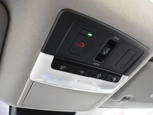 Certified 2025 Nissan Sentra SR w/ SR Premium Package FWD image 39