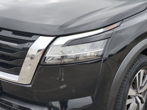 Used 2023 Nissan Pathfinder SL AWD/4WD image 5