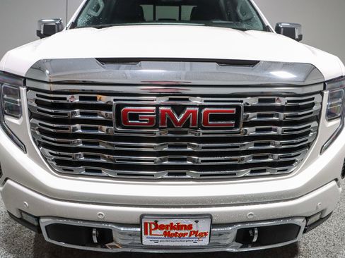 Used 2023 GMC Sierra 1500 Denali w/ Denali Reserve Package AWD/4WD image 4