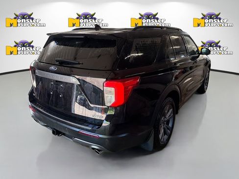 Used 2023 Ford Explorer XLT w/ XLT Sport Appearance Package AWD/4WD image 4