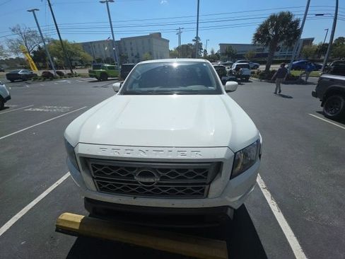 Used 2022 Nissan Frontier SV w/ Technology Package image 2
