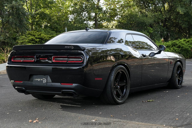 Used 2016 Dodge Challenger SRT Hellcat RWD image 8