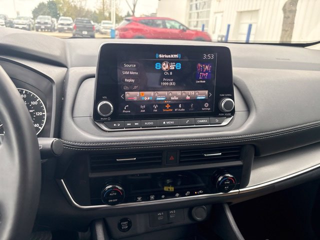 Used 2025 Nissan Rogue SV AWD/4WD image 14