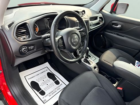 Used 2018 Jeep Renegade Altitude AWD/4WD image 11