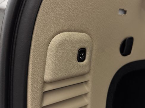 Used 2019 Jeep Grand Cherokee Limited image 34