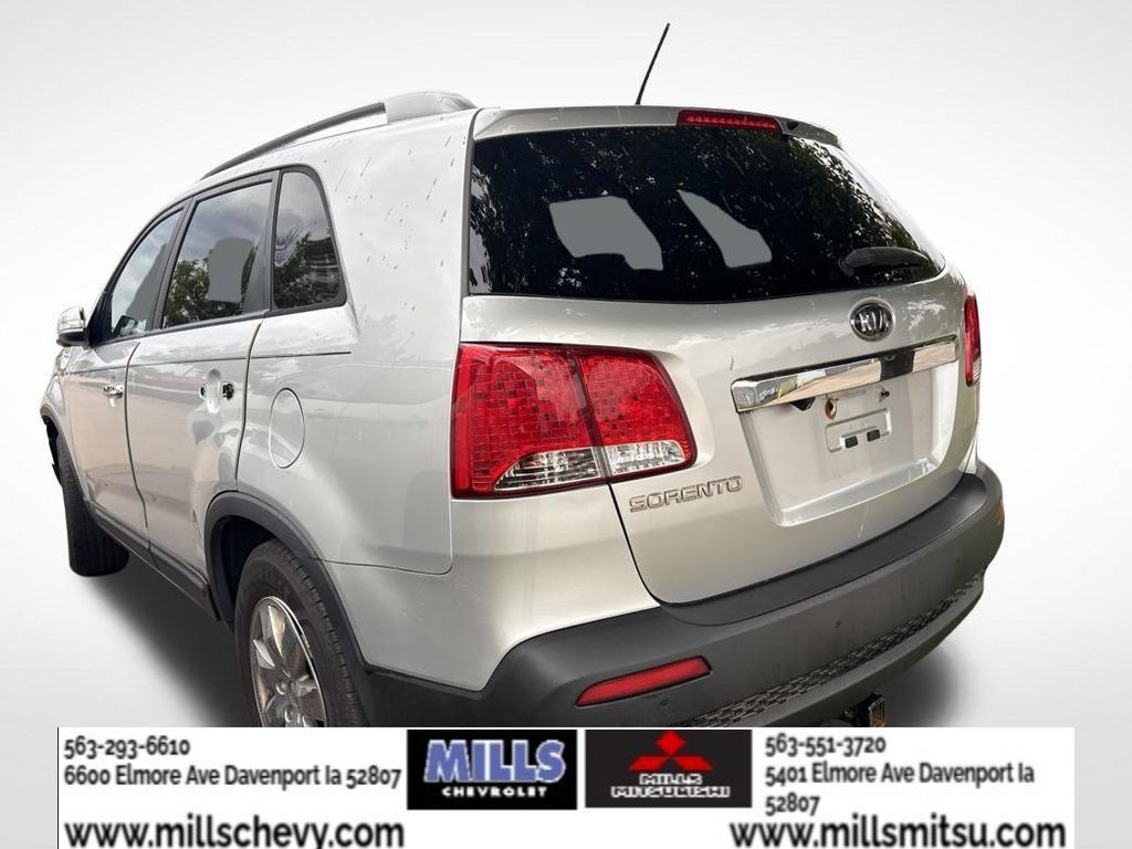 Used 2013 Kia Sorento LX w/ Convenience Pkg FWD image 3