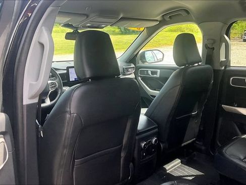 Used 2022 Ford Explorer XLT w/ Equipment Group 202A AWD/4WD image 34