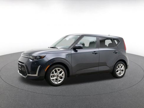 Used 2025 Kia Soul LX w/ LX Technology Package FWD image 3