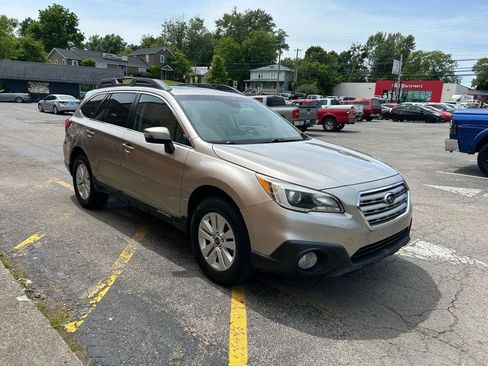 Used 2017 Subaru Outback 2.5i Premium AWD/4WD image 3