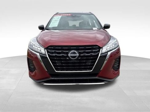 Used 2024 Nissan Kicks SR w/ SR Premium Package FWD image 3