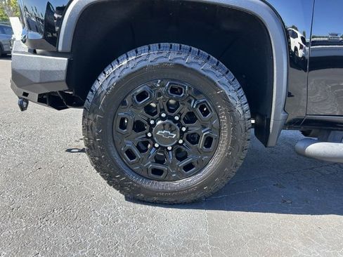 Used 2022 Chevrolet Silverado 2500 LTZ w/ LTZ Plus Package image 9