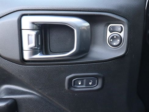 Used 2021 Jeep Wrangler Unlimited Sport image 15