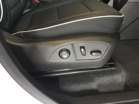 Used 2025 Buick Enclave Preferred image 33