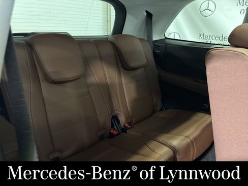 New 2026 Mercedes-Benz GLS 450 4MATIC image 16