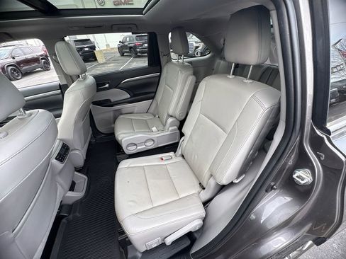 Used 2019 Toyota Highlander Limited Platinum image 11