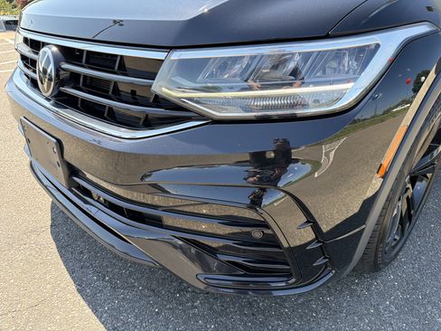 Certified 2023 Volkswagen Tiguan SE R-Line AWD/4WD image 11