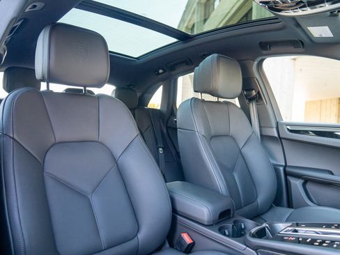 Certified 2026 Porsche Macan AWD/4WD image 28
