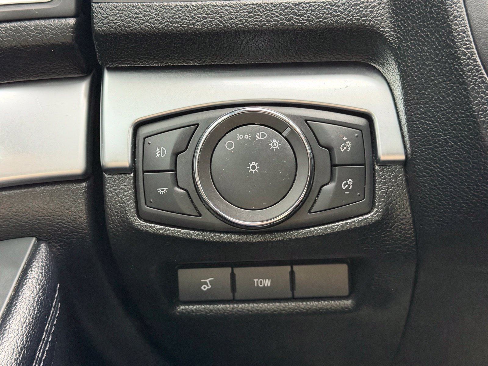Used 2018 Ford Explorer Limited w/ Equipment Group 301A AWD/4WD image 12