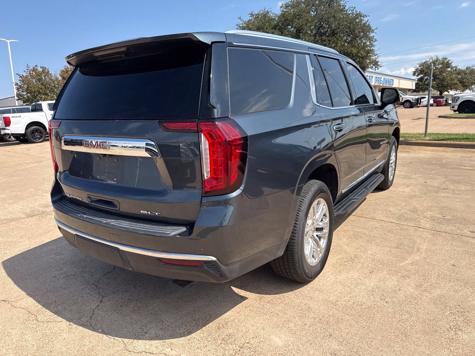 Used 2021 GMC Yukon SLT w/ Rear Media and Nav Package AWD/4WD image 7