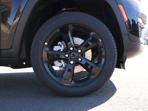 New 2025 Jeep Grand Cherokee Limited w/ Black Appearance Package AWD/4WD image 5