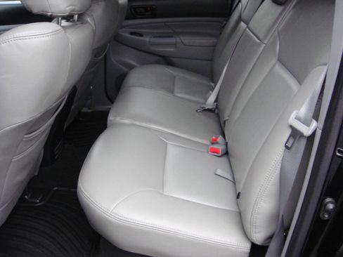 Used 2012 Toyota Tacoma 4x4 Double Cab image 9