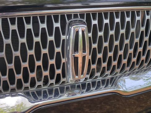 Used 2020 Lincoln Nautilus Reserve FWD image 12