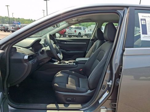Used 2023 Nissan Altima 2.5 SV FWD image 15