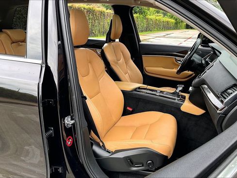 Used 2016 Volvo XC90 T6 Momentum w/ Momentum Plus Package AWD/4WD image 10