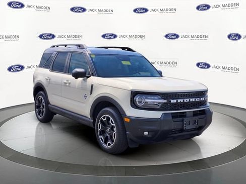 Certified 2025 Ford Bronco Sport Outer Banks w/ Outer Banks Tech Package+ AWD/4WD image 7