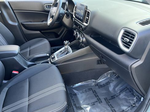 Used 2025 Hyundai Venue SEL image 21