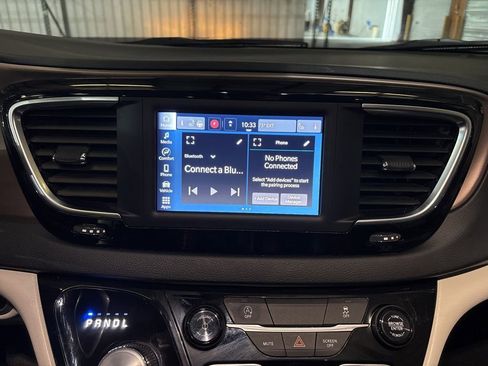 Used 2023 Chrysler Voyager LX image 33