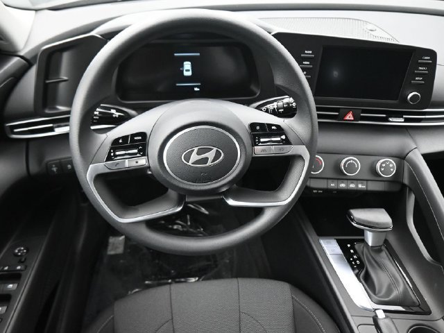 Used 2026 Hyundai Elantra SE FWD image 15
