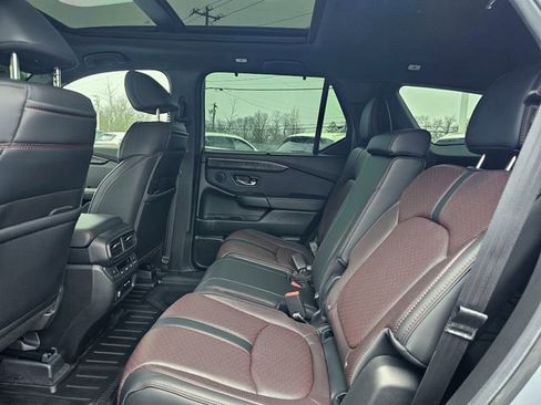 Used 2025 Honda Pilot Black Edition image 23