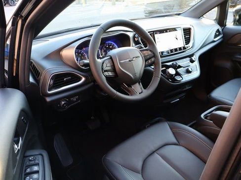 New 2026 Chrysler Pacifica Select w/ S Appearance Package image 11