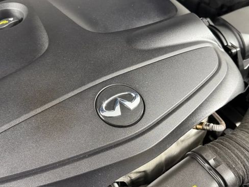 Used 2017 INFINITI QX30 FWD image 18