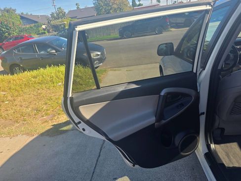 Used 2007 Toyota RAV4 Limited image 17