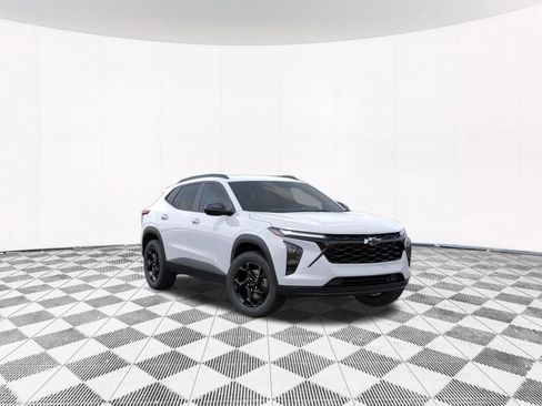 New 2026 Chevrolet Trax LT w/ Midnight Edition FWD image 9