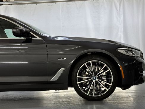 Certified 2023 BMW 530e w/ Premium Package image 35