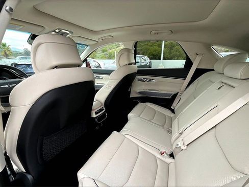 Used 2023 Genesis GV70 2.5T w/ Advanced Package image 16