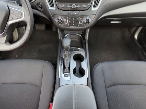 Used 2022 Chevrolet Malibu LT FWD image 3