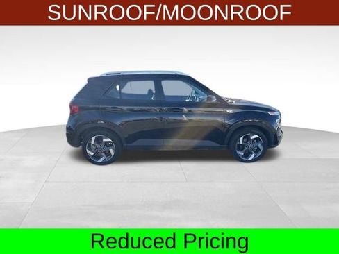 Used 2024 Hyundai Venue SEL image 8