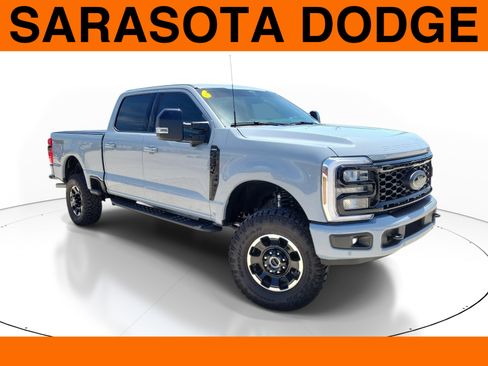 Used 2024 GMC Sierra 1500 AT4 w/ Technology Package AWD/4WD image 1