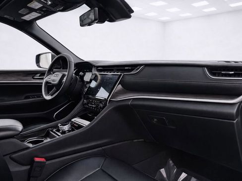 Used 2024 Jeep Grand Cherokee Limited 4xe w/ Luxury Tech Group II image 15